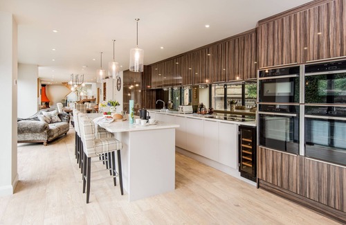 Kelso House | Coledale Stables - sleeping 8 guests in 4 bedrooms
