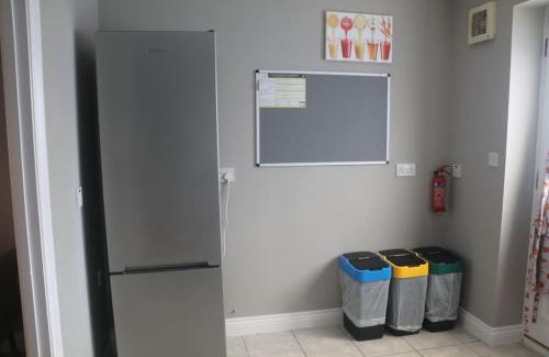 Swindon House | Coleridge house Private parking NETFLIX