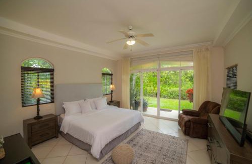 Herradura Apartment | Colina 8F 2 bdr Garden View in Los Suenos