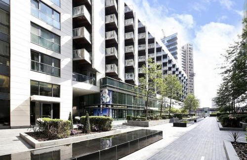 Isle of Dogs Apartment | Collection No7 Baltimore Wharf
