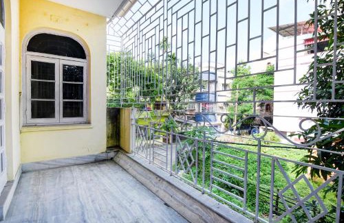 Kolkata Hotel | Collection O Jyotirindra Nandi Metro Station Kolkata Formerly Hotel Manurama
