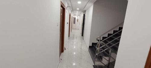 Hyderabad Hotel | Collection O Mailardevpally Near Owaisi Hospital Tolkanti Arcade