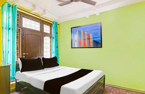 Hyderabad Hotel | Collection O Near Dilsuknagar Metro