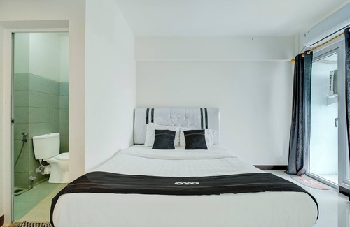 East Jakarta Hotel | Collection O near Terminal Pulo Gebang formerly Sentra Timur - Tower Sapphire