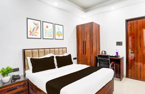 Noida Hotel | Collection O Sector 63A Noida Formerly Peacock Residency