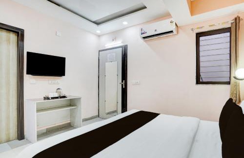 New Delhi Hotel | Collection O Shalimar Bagh Metro Station Formerly Devisa Residency
