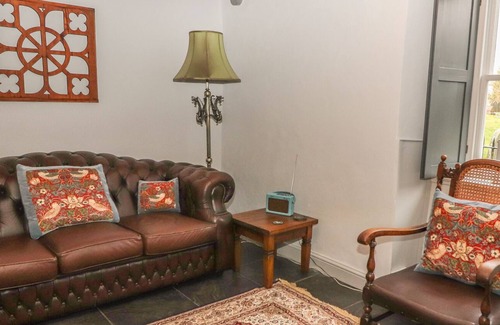 Corwen Cottage | COLLEGE COTTAGE, family friendly, character holiday cottage in Corwen
