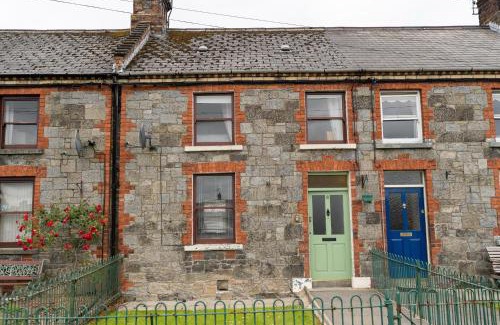 Bessbrook Apartment | College Square, Terrace House