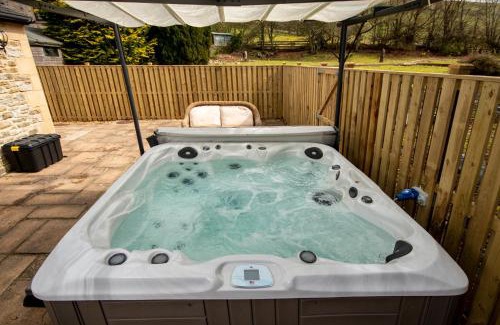 Alston House | Colleton Cottage at Lovelady Shield- With Hot Tub