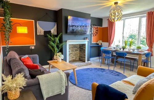 Sheffield House | ColleyHouse-private parking-business-group-relocation-SpaciousStylish 4BRHome-Sleeps 10