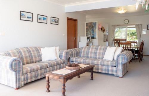 Vincentia House | Collingwood Beach Cottage - Belle Escapes Jervis Bay
