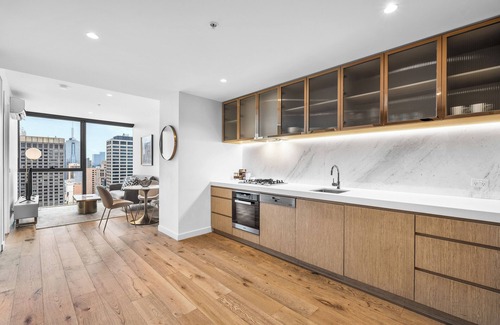 Melbourne Central Business District Apartment | Collins House Apartments by CLLIX