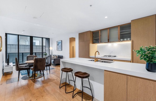 Melbourne Central Business District Apartment | Collins House Apartments by CLLIX