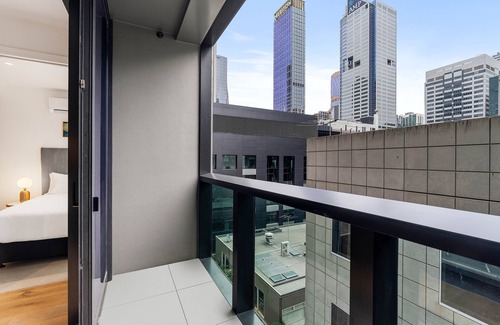 Melbourne Central Business District Apartment | Collins House Apartments by CLLIX