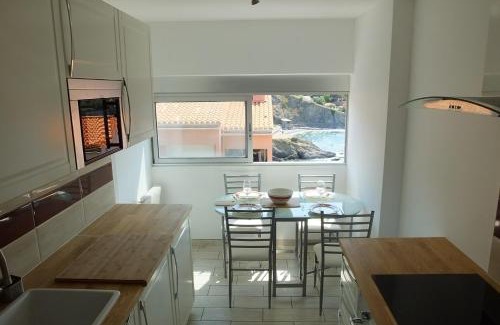 Collioure Apartment | Collioure - Modern Beachside Apartment Joey