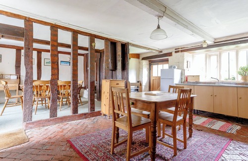Axminster House | Colmer Farmhouse, idyllic setting and close Lyme Regis