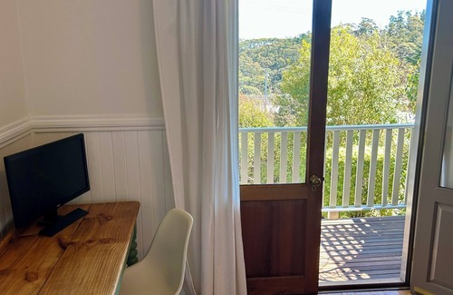Blackheath Cottage | Colomatta Mist, Blackheath - Pet Friendly Cottage with Escarpment Views