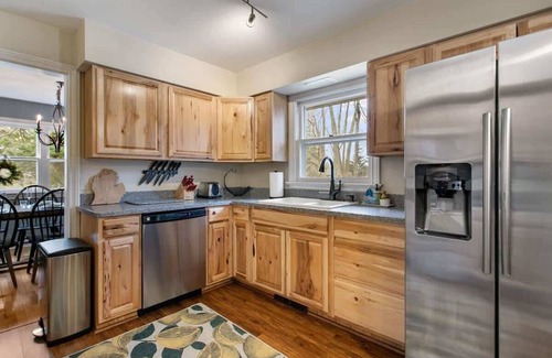 Waukazoo Woods House | Colonial Cottage with Hot Tub & Sauna