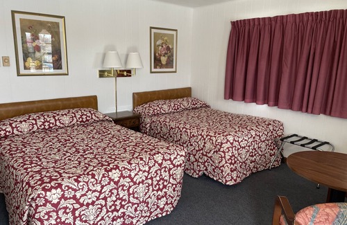 Wisconsin Dells Hotel | Colonial Motel