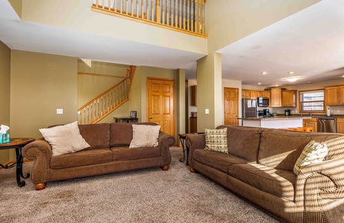 The Galena Territory House | Color us Fall @ our Eagle Hilltop Retreat - Hot Tub, Fire Pit, NEW Pool Table