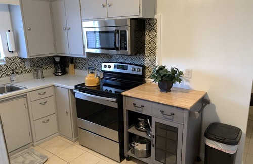 Topock House | Colorado river! Cozy 2 bedroom with a fireplace!