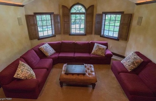 Stroudsburg House | Colorado style, custom built lodge is your personal sanctuary!