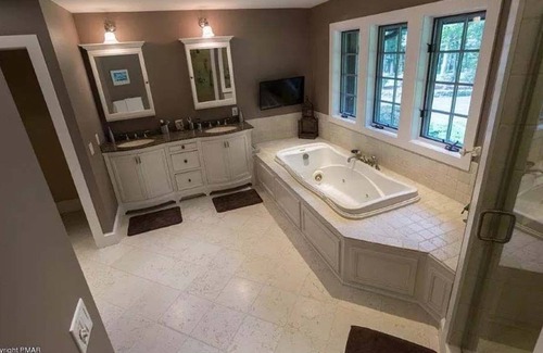Stroudsburg House | Colorado style, custom built lodge is your personal sanctuary!