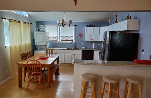 Bermuda Beach House | Colorful 3rd row beach home with view
