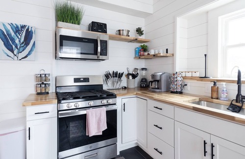 Hough House | Colorful 4 BR in the Heart of University Circle!