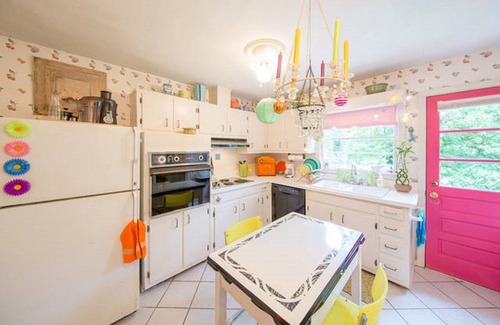 Clarkston House | Colorful Artistic Lakefront Home Canoe Opt - Central to Stone Mt + everything!