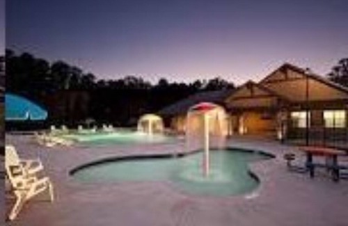 Clarkston House | Colorful Artistic Lakefront Home Canoe Opt - Central to Stone Mt + everything!