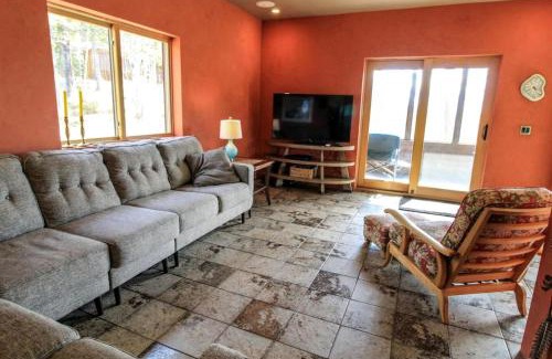 Columbia Falls House | Colorful Cabin with Hot-Tub, Game Room and Gym in Montana