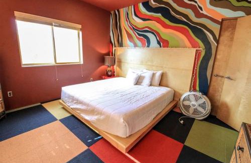Columbia Falls House | Colorful Cabin with Hot-Tub, Game Room and Gym in Montana