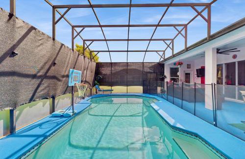 Ridgewood Lakes House | Colorful Casa