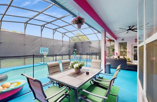 Ridgewood Lakes House | Colorful Casa
