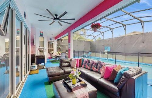 Ridgewood Lakes House | Colorful Casa