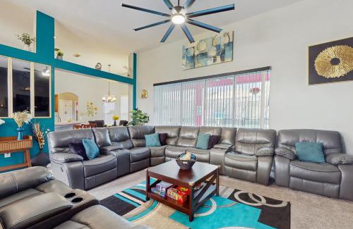 Ridgewood Lakes House | Colorful Casa