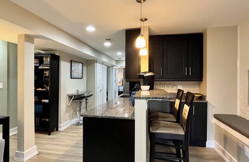 H Street Corridor Apartment | Colorful DC w/Free St. Parking - Great Location/Spacious/English Basement