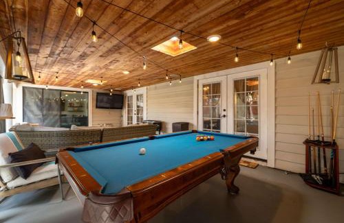 San Carlos House | Colorful Family Oasis - Hot Tub - Pool Table - Backyard Bliss