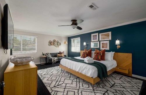 San Carlos House | Colorful Family Oasis - Hot Tub - Pool Table - Backyard Bliss