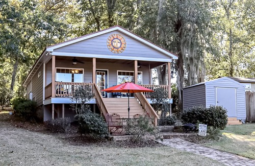 Cobb Cabin | Colorful lakefront home with private dock, scenic porch, washer/dryer, & AC