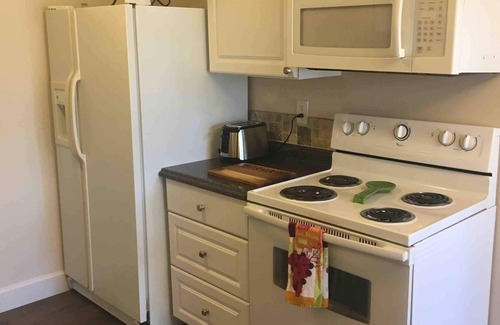 Arvada Plaza Area Condo | Colorful Quaint 2BR Colorado Condo / included Continental Breakfast!❤