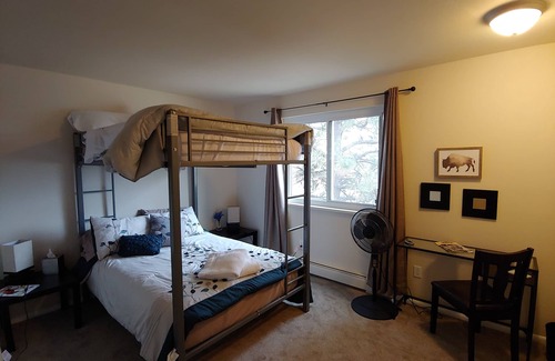 Arvada Plaza Area Condo | Colorful Quaint 2BR Colorado Condo / included Continental Breakfast!❤