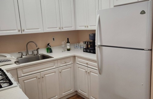 East New York House | Colorful Spacious 3 Bedroom with Free Wine