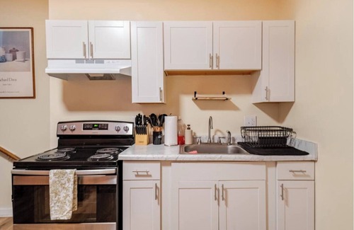 Merion Village House | Colorful Townhouse Near Downtown Columbus - Designed for Travel & Work