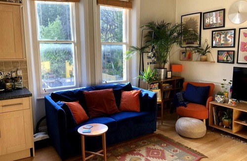 Perry Vale Apartment | Colourful, arty flat in leafy Forest Hill