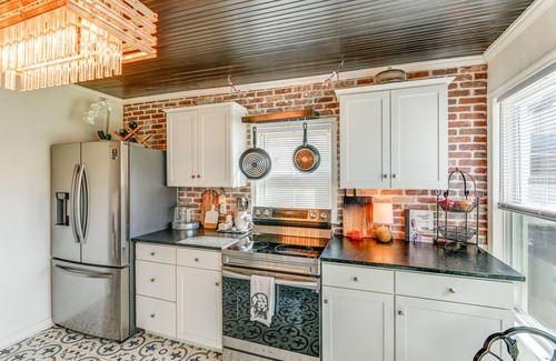 Columbia Cottage | Columbia Cottage w/Patio: 1 Mi to Downtown!