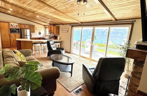 Sunland Estates Cabin | Columbia River Gorge Cabin - Quick Drive to Gorge Amphitheater!