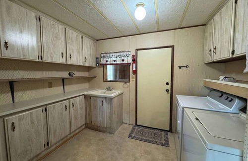 Sunland Estates Cabin | Columbia River Gorge Cabin - Quick Drive to Gorge Amphitheater!