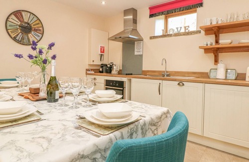 Hope Valley Cottage | COLUMBINE BARN, pet friendly, character holiday cottage in Bradwell